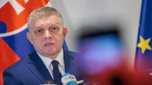 epa11814808 Slovakia's Prime Minister Robert Fico addresses a press conference in the Slovak permanent representation in Brussels, Belgium, 09 January 2025. The Slovakian prime minister is in Brussels to discuss the termination of the Russian gas transit to Europe through Ukraine.   EPA/OLIVIER MATTHYS