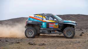 epa11813422 Joao Ferreira of Portugal and Filipe Palmeiro of Portugal compete with their Mini JCW Rally 3.0d for X-raid Mini JCW Team during the fourth stage of the 2025 Dakar Rally, from Al Henakiyah to Alula, Saudi Arabia, 08 January 2025.  EPA/Gerard Laurenssen