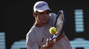 epa11911525 Jaime Faria of Portugal in action during his round of 16 match against Jaume Munar of Spain at the Rio de Janeiro Open, at the Jockey Club in Rio de Janeiro, Brazil, 20 February 2025.  EPA/ANDRE COELHO