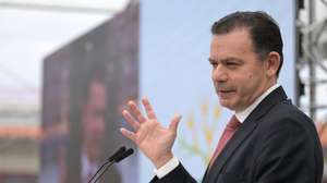 O primeiro-ministro, Luís Montenegro, discursa na sessão de inauguração da sede do BIOPOLIS, formado pelo CIBIO - Centro de Investigação em Biodiversidade e Recursos Genéticos da Universidade do Porto, pela Universidade de Montpellier (França), e pela Porto Business School, em Vila do Conde, 24 de março de 2025. O BIOPOLIS dedicar-se-á à investigação da diversidade biológica, dos ecossistemas e do meio ambiente. FERNANDO VELUDO/LUSA