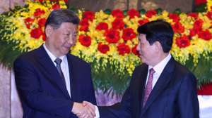 epa12032566 Vietnam’s President Luong Cuong (R) and Chinese President Xi Jinping (L) shake hands during their meeting at the Presidential Palace in Hanoi, Vietnam, 15 April 2025. The Chinese president is on a state visit to Vietnam from 14 to 15 April 2025.  EPA/MINH HOANG / POOL