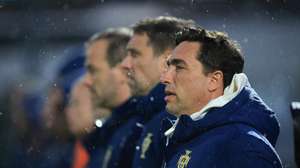 O selecionador de Portugal, Rui Jorge (D), reage durante o jogo amigável de preparação para o Campeonato da Europa 2025 entre as seleções de Portugal e da Roménia, realizado no Estádio Municipal de Famalicão, em Vila Nova de Famalicão, 21 de março de 2025. ESTELA SILVA/LUSA
