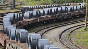 epa12022783 Steel is transported on wagons at the Thyssenkrupp steelworks in Duisburg, Germany, 10 April 2025. US President Trump on 09 April has paused for 90 days the implementation of higher tariffs announced on 02 April for most countries, except China whose tariff has increased to 125 percent.  EPA/CHRISTOPHER NEUNDORF