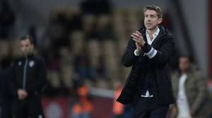 O treinador do Arouca, Vasco Seabra, reage durante o jogo da 33ª jornada da I Liga de Futebol realizado no Estádio Cidade de Barcelos, Barcelos, 10 de maio de 2025. MANUEL FERNANDO ARAÚJO/LUSA