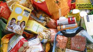 Bens alimentares chegam às instalações do Banco Alimentar Contra a Fome, em Lisboa, 31 de maio de 2025. Com o mote “A sua ajuda tem um nome: o nome de quem a vai receber”, a campanha apela ao contributo de todos os portugueses, que vão poder doar alimentos em mais de 2.000 superfícies comerciais espalhadas por todo o país. ANTÓNIO PEDRO SANTOS/LUSA