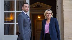 epa12064517 President of the far-right Rassemblement National (RN) parliamentary group, Marine Le Pen (R), and RN President Jordan Bardella (L) arrive for a meeting with the French prime minister as part of the consultations on a reform of the electoral system and proportional voting, at Hotel Matignon in Paris, France, 30 April 2025.  EPA/CHRISTOPHE PETIT TESSON