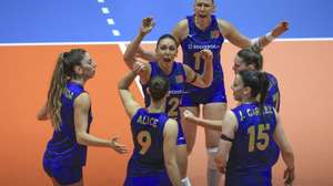 Portugal players celebrate a score against Ukraine during the Volleyball Women's European Golden League match at Vila do Conde Sports Pavilion, Portugal, 06 June 2025. ESTELA SILVA/LUSA