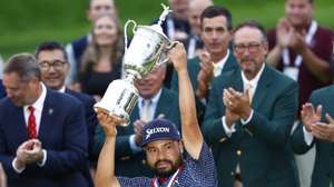 epa12178118 JJ Spaun of the US celebrates with the trophy following his win on the 18th hole during the final round of the 2025 US Open golf tournament at the Oakmont Country Club in Oakmont, Pennsylvania, USA, 15 June 2025.  EPA/JARED WICKERHAM