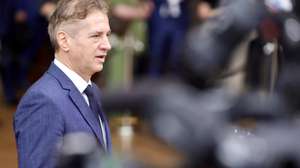 epa12198203 Slovenia's Prime Minister Robert Golob talks to the media as he arrives to attend the EU leaders' Summit in Brussels, Belgium, 26 June 2025. EU leaders gather for a two-day summit to address geoeconomic challenges and the ongoing developments in Ukraine and the Middle East, among other topics.  EPA/OLIVIER MATTHYS