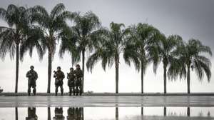 epa12213446 Brazilian Navy personnel conduct a patrol and defense exercises in Guanabara Bay in Rio de Janeiro, Brazil, 03 July 2025. This exercise is part of a joint operation by the Brazilian Armed Forces to ensure the security of the upcoming BRICS heads of state meeting in Rio de Janeiro.  EPA/ANDRE COELHO