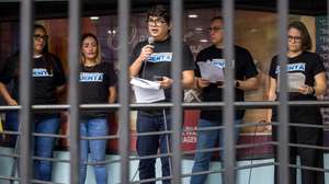 epa12216595 The Secretary General of the National Union of Press Workers (SNTP) Marco Ruiz speaks at a protest in Caracas, Venezuela, 04 July 2025. Organizations, journalists and press workers in Venezuela demanded the release of 20 colleagues detained in the country.  EPA/MIGUEL GUTIERREZi