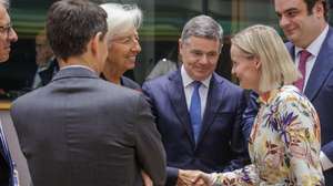epa12222467 European Central Bank (ECB) President Christine Lagarde (3-L), Eurogroup President Paschal Donohoe (C), Finnish Finance Minister Riikka Purr (2-R) and Greek Finance Minister Kyriakos Pierrakakis (R) attend a Eurogroup Finance Ministers meeting in Brussels, Belgium, 07 July 2025.  EPA/OLIVIER MATTHYS