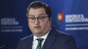O ministro de Estado e das Finanças, Joaquim Miranda Sarmento fala aos jornalistas após Reunião do Conselho de Ministros, nas novas instalações no Campus XXI em Lisboa, 10 de julho de 2025. MIGUEL A. LOPES/LUSA