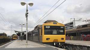Estação de Algés em dia de greve da CP convocada pelas organizações representativas dos trabalhadores para exigir aumentos salariais e a implementação do acordo de reestruturação das tabelas salariais nos termos em que foi negociado e acordado, Lisboa, 07 de maio de 2025. ANTÓNIO COTRIM/LUSA