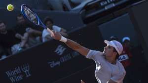 epa11911526 Jaime Faria of Portugal in action during his round of 16 match against Jaume Munar of Spain at the Rio de Janeiro Open, at the Jockey Club in Rio de Janeiro, Brazil, 20 February 2025.  EPA/ANDRE COELHO