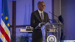 O primeiro-ministro de Cabo Verde, Ulisses Correia e Silva usa da palavra durante um jantar comemorativo dos 50 anos da independência de Cabo Verde, em Lisboa, 02 de julho de 2025. JOSÉ SENA GOULÃO/LUSA