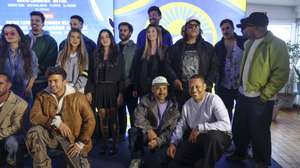 Fotografia de família dos organizadores e dos artistas que irão participar na 10ª edição do festival O Sol da Caparica, posam para a fotografia no final da conferência de imprensa de apresentação do festival que se realiza de 14 a 17 de agosto, na Costa de Caparica, Almada, 02 de abril de 2025. ANTÓNIO PEDRO SANTOS/LUSA
