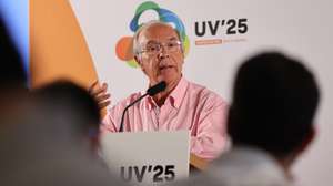 O candidato à Presidência da República, Luís Marques Mendes, discursa durante um jantar-conferência na Universidade de Verão do PSD, que decorre até ao próximo domingo numa unidade hoteleira de Castelo de Vide, 28 de agosto de 2025. NUNO VEIGA/LUSA