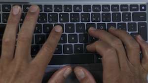 Imprensa online com teclado, 17 de junho de 2025 em Lisboa. TIAGO PETINGA/LUSA