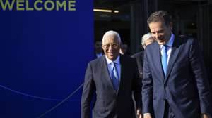 epa12389119 Portuguese Prime Minister Luis Montenegro (R) and European Council President Antonio Costa (L) attend the Porto Social Forum at Pavilhao Rosa Mota in Porto, Portugal, 19 September 2025. This edition focuses on 'Quality Jobs in a Competitive Social Europe', involving the Presidency of the EU Council, the European Commission, the European Parliament, social partners, and civil society.  EPA/ESTELA SILVA
