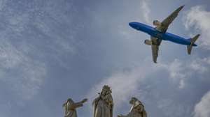 epa11454822 An ITA plane flies over the Basilica of the Incoronata Madre del Buon Consiglio in Capodimonte, Italy, 03 July 2024, before landing at Capodichino airport in Naples. The EU Commission has given its approval for German Lufthansa airline to take over 41 percent of Italian airline ITA shares, according to Carsten Spohr, Chief Executive Officer of Deutsche Lufthansa AG.  EPA/CIRO FUSCO