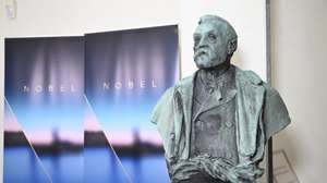 epa10895336 A view of a bust of Alfred Nobel during the announcement of the winners of the 2023 Nobel Prize in Physiology or Medicine in Stockholm, Sweden, 02 October 2023. The 2023 Nobel Prize in Physiology or Medicine was jointly awarded to Katalin Kariko and Drew Weissman 'for their discoveries concerning nucleoside base modifications that enabled the development of effective mRNA vaccines against COVID-19', the Nobel Assembly at the Karolinska Institutet announced.  EPA/JESSICA GOW  SWEDEN OUT