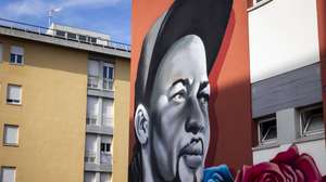 Mural de homenagem a Odair Moniz, natural de Cabo Verde e imigrante em Portugal, que foi alvejado por um agente da Polícia de Segurança Pública (PSP) a 21 de outubro de 2024, com a inauguração de um mural, um almoço comunitário e concertos, no Bairro do Zambujal, Amadora, 18 de outubro de 2025. JOSÉ SENA GOULÃO/LUSA