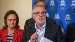 O secretário-geral da UGT, Mário Mourão, fala aos jornalistas após a reunião plenária da Comissão Permanente de Concertação Social (CES), 23 de setembro de 2025, no Palácio das Laranjeiras, em Lisboa.    MANUEL DE ALMEIDA/LUSA