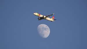 Avião da TAP, Lisboa, 6 de julho de 2025. Lua. CARLOS M. ALMEIDA/LUSA