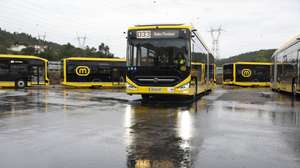 Autocarros parqueados no Parque de Material e Oficinas (PMO) do Sistema de Mobilidade do Mondego, onde funciona a central de comando da Metro Mondego, em Sobral de Ceira, Coimbra, 28 de outubro de 2025. A gestão da operação e segurança do sistema foi buscar soluções a sistemas ferroviários, que o ‘metrobus’ “é mais do que um autocarro”. (ACOMPANHA TEXTO DA LUSA DE 31-10-2025) PAULO NOVAIS/LUSA