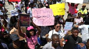 Cerca de uma centena de manifestantes juntaram-se hoje, em Luanda, para pedir justiça para a jovem Belma e defender penas mais duras para crimes sexuais, mas a marcha acabou por ser cancelada por falta de autorização, 03 de janeiro de 2026. AMPE ROGÉRIO/LUSA