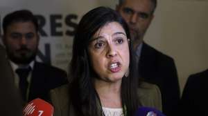 A porta-voz do PAN – Pessoas-Animais-Natureza, Inês Sousa Real, fala aos jornalistas no final da sessão de encerramento do X Congresso Nacional do PAN, em Coimbra, 20 de dezembro de 2025. Inês de Sousa Real foi hoje reeleita para um terceiro mandato como porta-voz do PAN, com 69 dos 72 votos dos delegados, conquistando todos os lugares da direção. PAULO NOVAIS/LUSA