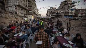 epa12769447 Palestinians gather amid destroyed homes to share the iftar meal together during the holy month of Ramadan in Gaza City, 22 February 2026.  EPA/HAITHAM IMAD