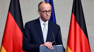 epa12787624 German Chancellor Friedrich Merz delivers a statement at the Chancellery in Berlin, Germany, 01 March 2026, following joint US-Israel military strikes on Iran.  EPA/FILIP SINGER