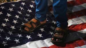 epaselect epa12876325 A Pakistani Shiite Muslim steps on a US flag during a protest against the United States and Israel in Karachi, Pakistan, 08 April 2026. Pakistani Prime Minister Shehbaz Sharif announced that Islamabad will host delegations from the United States and Iran on 10 April for talks following a ceasefire agreement.  EPA/SHAHZAIB AKBER