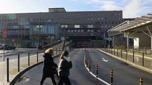 Entrada das Urgências do Hospital de São João no Porto, 2 de dezembro de 2025. O Presidente da República, Marcelo Rebelo de Sousa, operado na segunda-feira a uma hérnia encarcerada, passou bem a noite e poderá ter alta na quarta-feira, se tudo estiver a correr bem, segundo a presidente do Hospital de São João. JOSÉ COELHO/LUSA