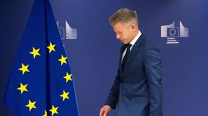 epa12921779 Hungary’s incoming Prime Minister Peter Magyar arrives for a meeting with European Commission President Von der Leyen at the EU heaquarters in Brussels, Belgium, 29 April  2026.  EPA/JOHN THYS / POOL