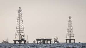 epa11857090 Oil platforms in Lake Maracaibo, in Maracaibo, Venezuela, 24 January 2025 (issued 27 January 2025). According to expert Luis Oliveros, Venezuela's oil production, which increased by 17.6 percent in 2024, may be at risk of regressing if the new US government, led by President Trump, tightens sanctions against Caracas, including the potential suspension of licenses for foreign companies.  EPA/HENRY CHIRINOS
