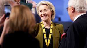 epa12956290 European Commission President Ursula von der Leyen (C) attends the Charlemagne Prize (Karlspreis) award ceremony in the town hall of Aachen, Germany, 14 May 2026. According to the Board of the Charlemagne Prize, Professor Mario Draghi is being honored for his outstanding contributions to European integration and for his decisive role in stabilizing and further developing the European Economic and Monetary Union.  EPA/Christopher Neundorf