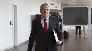 epa12956386 Former Portuguese Prime Minister Jose Socrates, main defendant in the Operation Marques corruption case, arrives at the Lisbon Central Criminal Court,  for the start of the trial in the case brought by former Prime Minister Jose Socrates against the Portuguese State, in Lisbon, Portugal, 14 May 2026. Socrates and 20 other suspects in Operation Marques are to stand trial, more than a decade after the case accusing the former PM of corruption came to light.  EPA/ANTONIO COTRIM