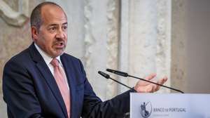 O governador do Banco de Portugal, Álvaro Santos Pereira, usa da palavra durante a abertura e lançamento da Plataforma de Acompanhamento da Fraude Digital em Portugal, na conferência "Fraude Digital: detetar, responder e prevenir" no Museu do Dinheiro em Lisboa, 25 de maio de 2026. TIAGO PETINGA/LUSA