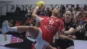 Nádia Rodrigues (D) em ação durante o jogo frente  ao CJ Almeida Garrett na final da Taça de Portugal Feminina de andebol, no Pavilhão Multiusos de Alcobaça, 07 de junho de 2026. CARLOS BARROSO/LUSA