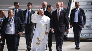 epa13033062 Pope Leo XIV (L) and King Felipe VI return from the plane that was supposed to take the pontiff back to Rome after his seven-day trip to Spain, due to technical problems preventing its takeoff from Los Rodeos Airport, Tenerife Island, Canary Islands, 12 June 2026.  EPA/Alberto Valdes