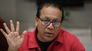 epa13053089 Leftist candidate Roberto Sánchez speaks at a press conference in Lima, Peru, 20 June 2026. Sánchez argued that he intended to annul the overseas vote in which some 300,000 Peruvians cast ballots due to alleged irregularities in the chain of custody of the ballot tally sheets, after authorities decided that the results would no longer be transmitted digitally but that the tally sheets would have to be sent to Lima to be counted.  EPA/Paolo Aguilar