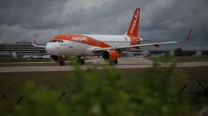 epa13011882 An EasyJet flight taxis on the runway at Manchester Airport in Manchester, Britain, 02 June 2026. Jet fuel prices have risen sharply on international markets since the beginning of the conflict in the Middle East, with EasyJet reporting that its kerosene bill rose by 25 million pounds (28.9 million euros) in March.  EPA/ADAM VAUGHAN