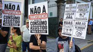 Manifestação contra a transferência da sala de consumo assistido para a zona do Aleixo promovida pelo Movimento Cívico Porto Cidade Responsável, em frente à Junta de Freguesia de Lordelo do Ouro, Porto, 26 de junho de 2026. JOSÉ COELHO/LUSA