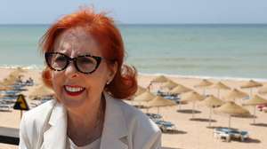 A ministra do Ambiente e Energia, Maria da Graça Carvalho, visita praia