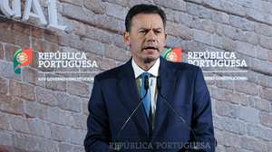 O primeiro-ministro, Luís Montenegro, intervém durante a conferência de imprensa após a reunião do Conselho de Ministros, no Paço dos Duques de Bragança, em Guimarães, 03 de julho de 2026. ESTELA SILVA/LUSA
