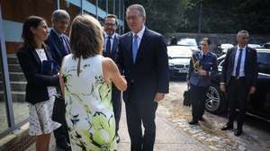O Presidente da República, António José Seguro (C), durante à chegada para a cerimónia de entrega da 4.ª edição do Prémio «Vencer o Adamastor», na Faculdade de Ciências da Universidade do Porto, 6 de julho de 2026.JOSÉ COELHO/LUSA
