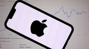 epa13026229 The Apple logo is displayed on a mobile phone over a stock market graph displayed on a laptop screen in Liverpool, Britain, 09 June 2026. Leading AI (artificial intelligence) and technology companies Anthropic, OpenAI, and SpaceX are preparing to go public this year at an estimated combined valuation of around four trillion dollars (approximately 3.44 trillion euros).  EPA/ADAM VAUGHAN